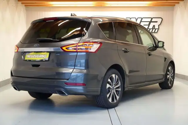 Ford S-Max view 4