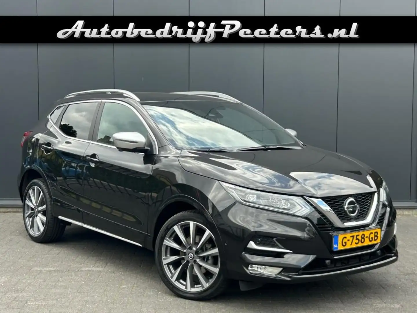 Nissan Qashqai 1.3 Dig-T Tekna P-dak Leder LED Camera Carplay 19i Zwart - 1