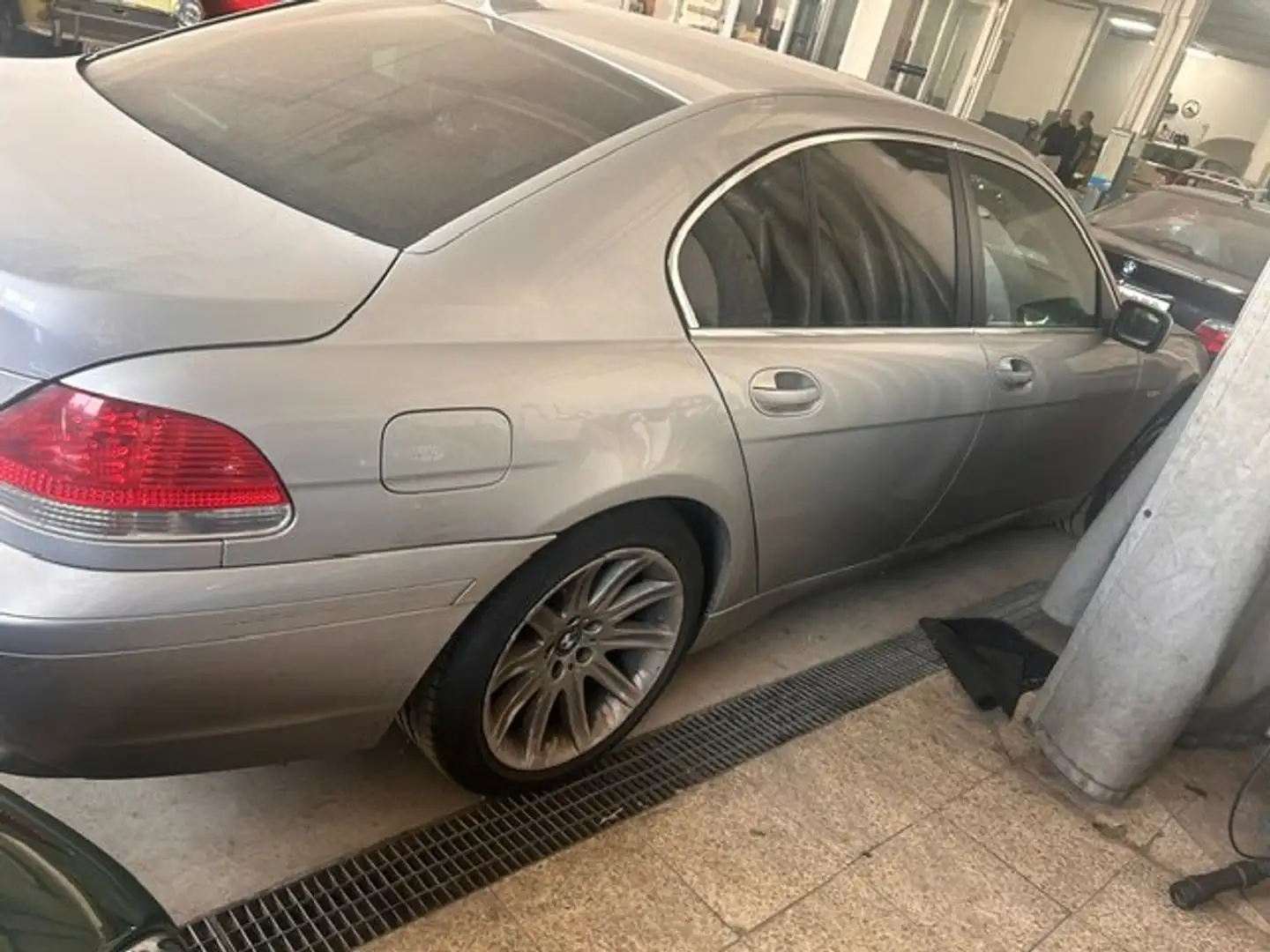BMW 740 740d Aut. Plateado - 2