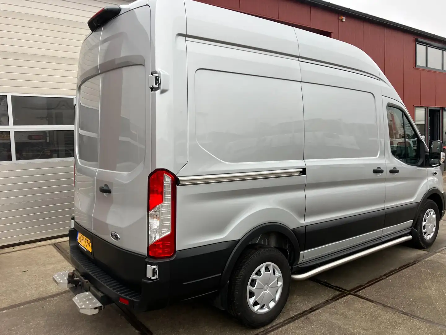 Ford Transit 350 2.0 TDCI L2H3 Trend Zilver - 2