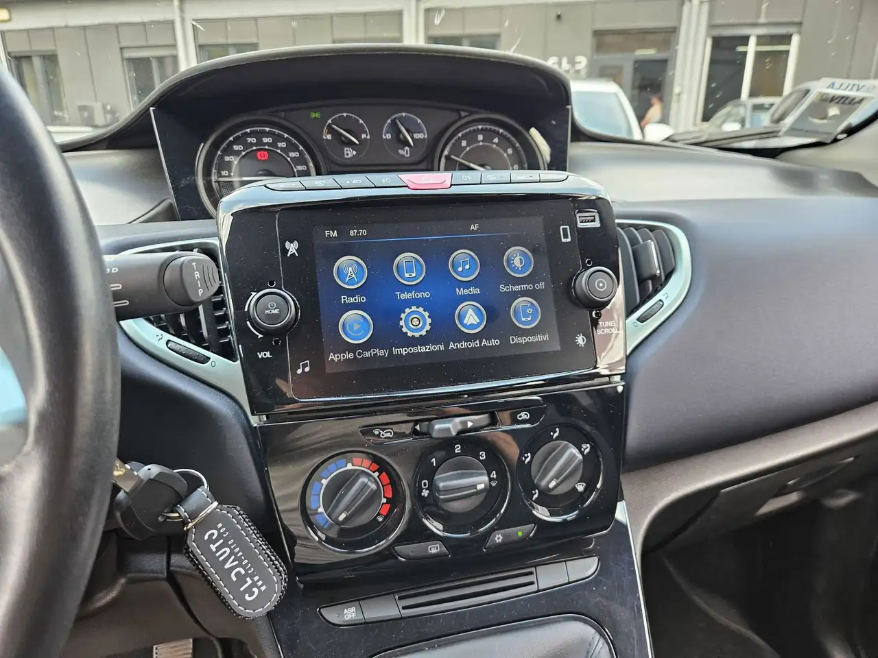 Lancia Ypsilon 2023 — фото 14