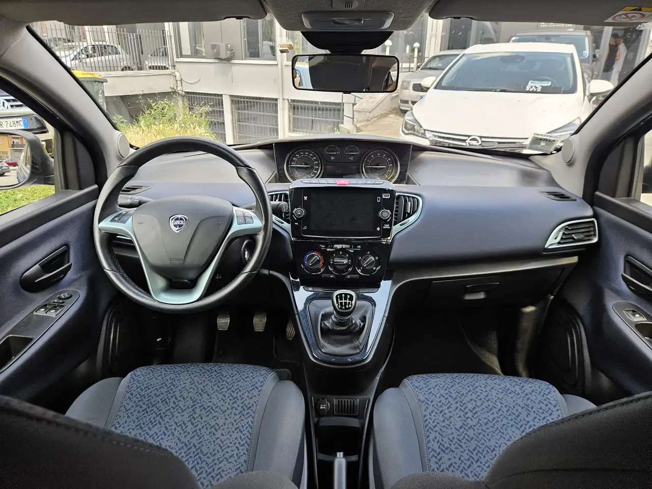 Lancia Ypsilon 2023 — фото 10