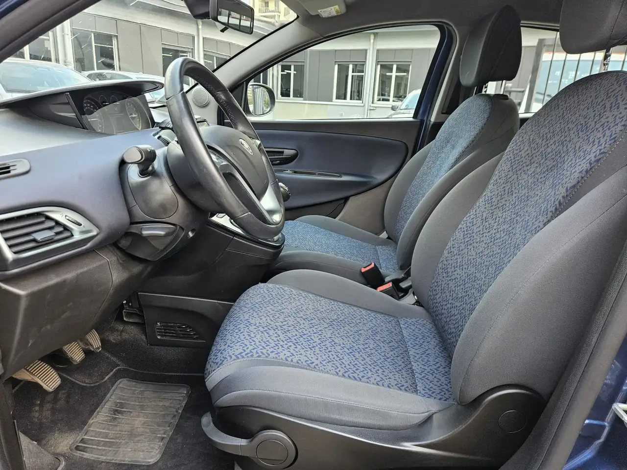 Lancia Ypsilon 2023 — фото 8