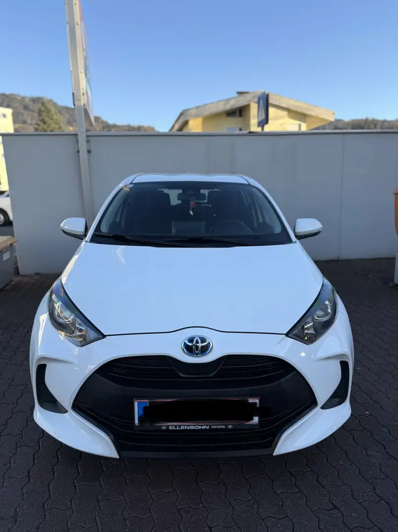Toyota Yaris 1,5 VVT-i Hybrid Active Weiß - 1