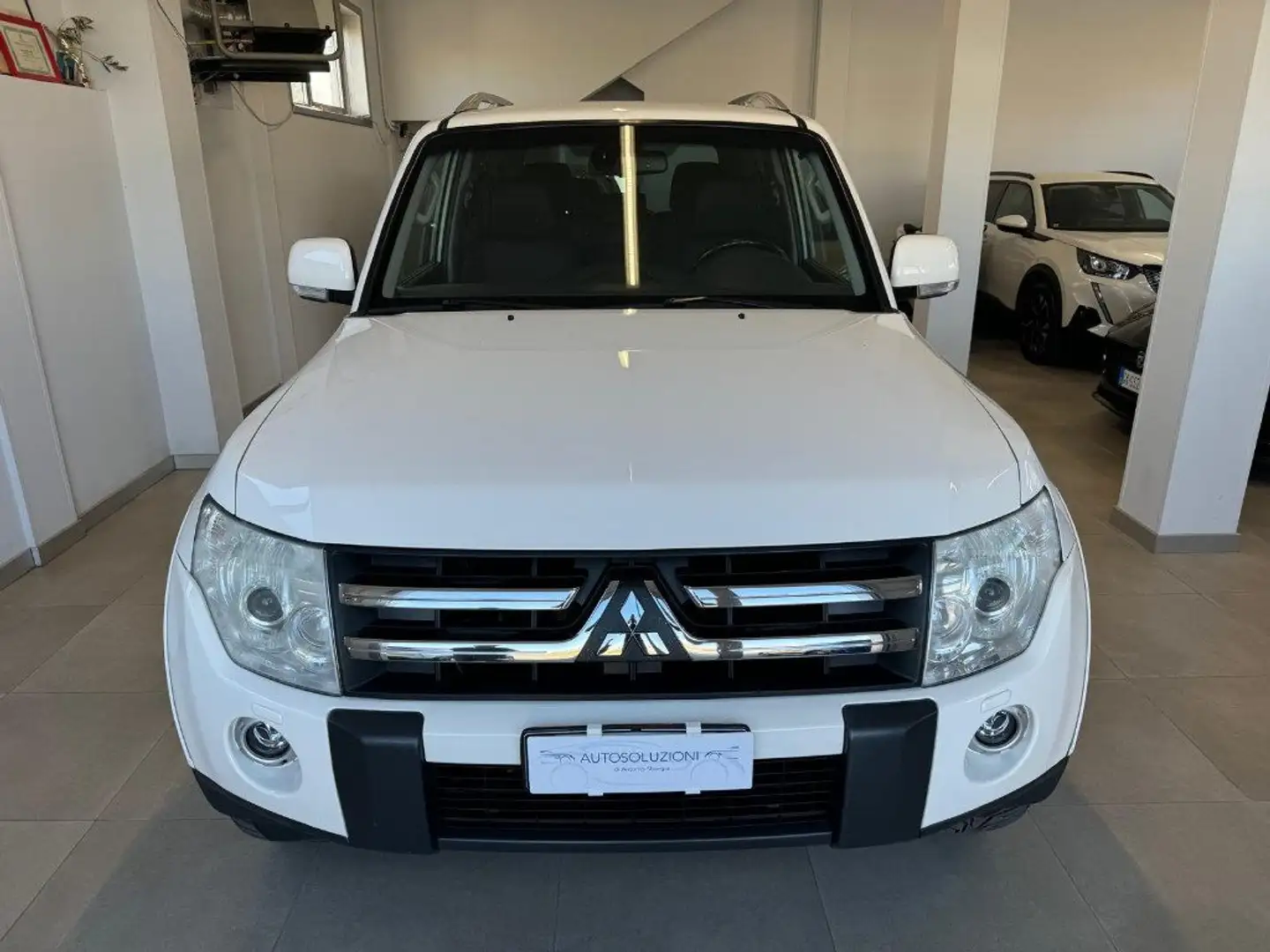 Mitsubishi Pajero 3.2 DI-D 16V aut. 3p. Instyle DPF Bílá - 2