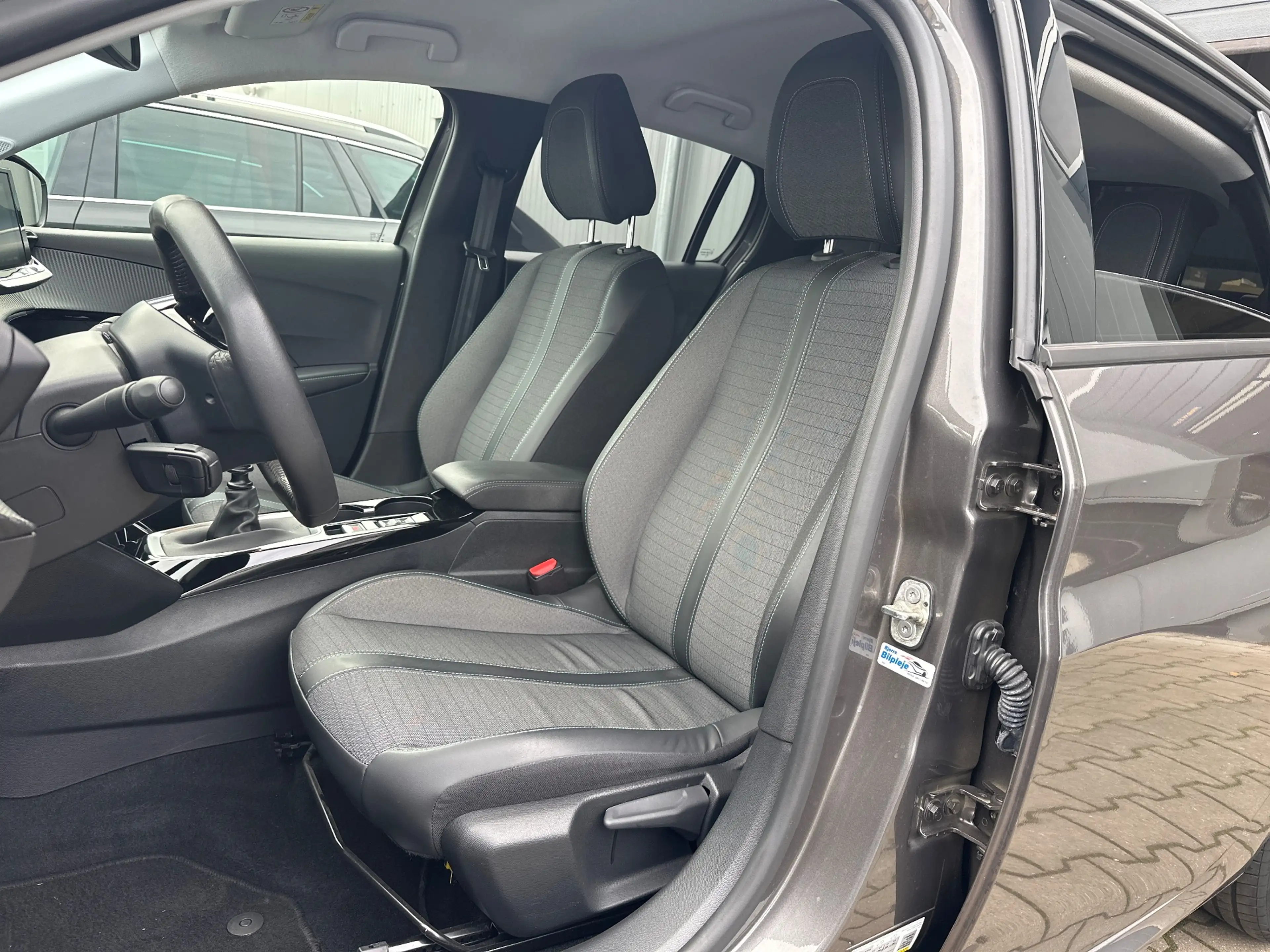 Peugeot 208 1.2 Allure PureTech LED+KAM+ACC+SHZ+KEYLESS+PDC — photo 10