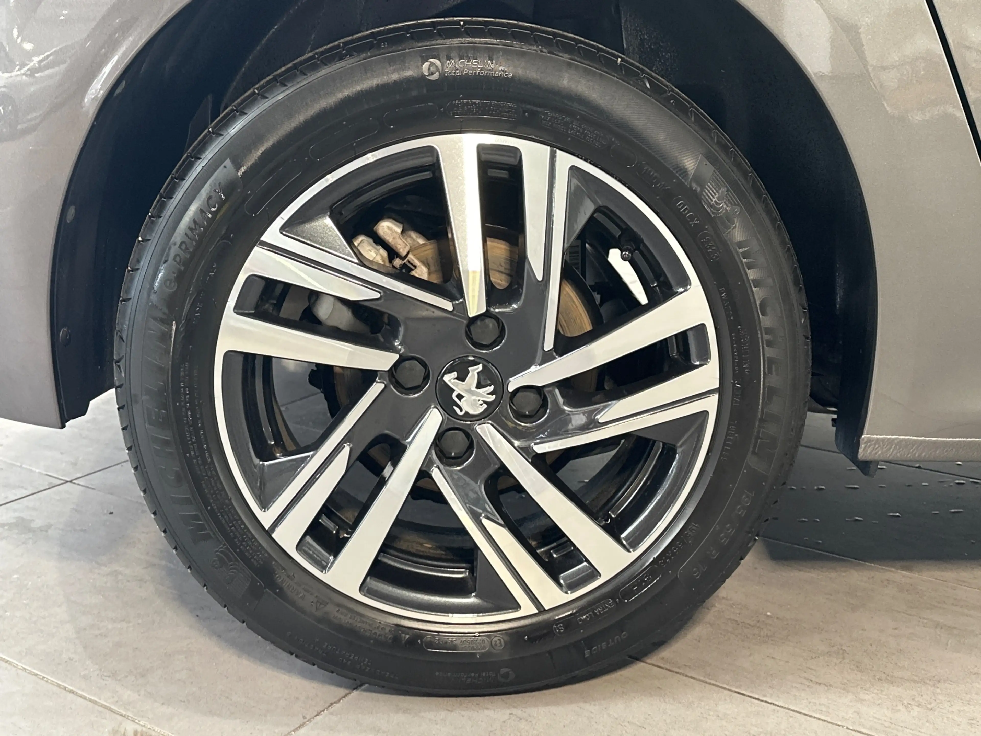 Peugeot 208 1.2 Allure PureTech LED+KAM+ACC+SHZ+KEYLESS+PDC — photo 3