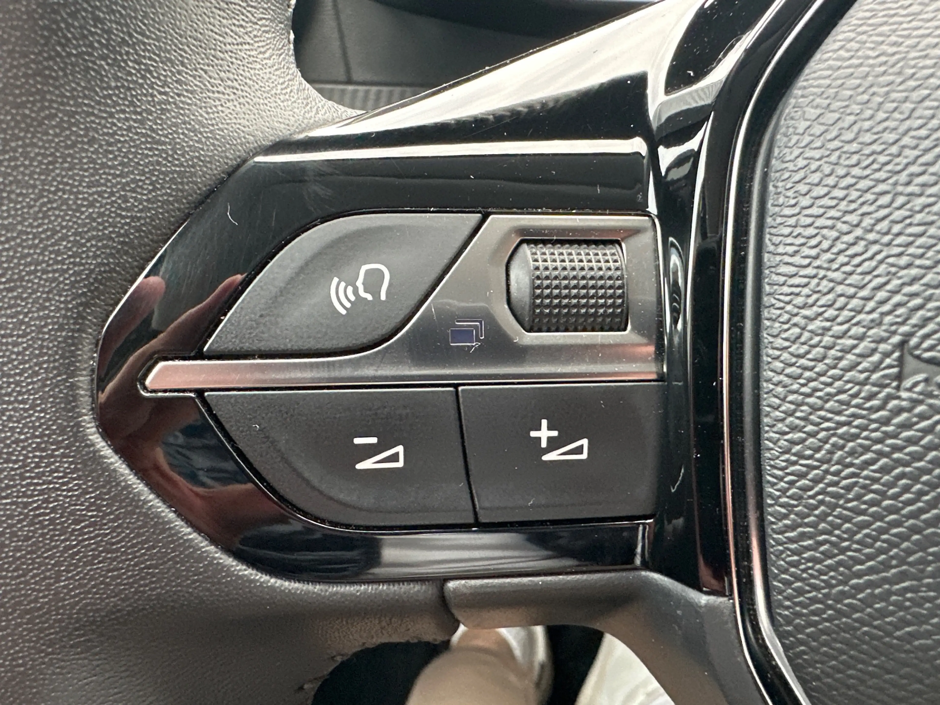 Peugeot 208 1.2 Allure PureTech LED+KAM+ACC+SHZ+KEYLESS+PDC — photo 13