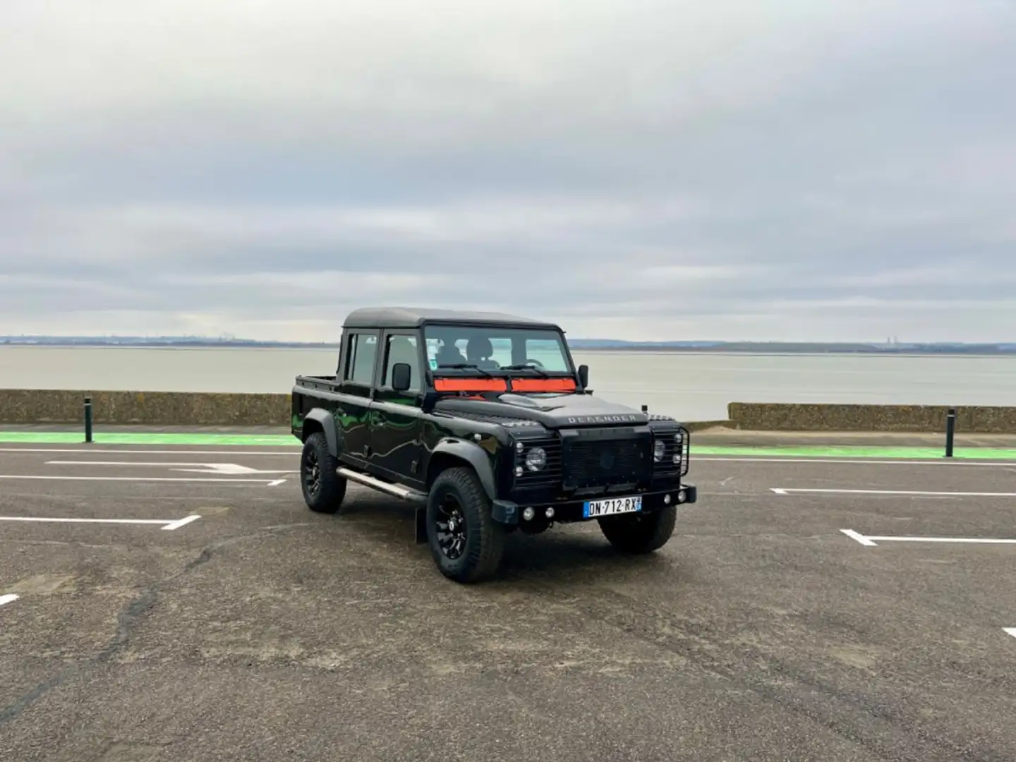 Land Rover Defender 110 TD4 Crew Cab Schwarz - 2