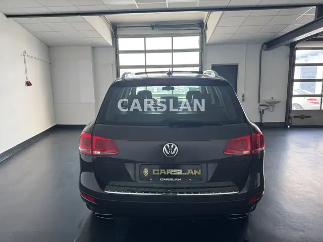 Volkswagen Touareg view 12