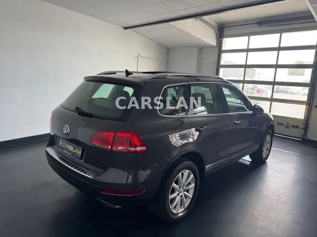 Volkswagen Touareg view 11