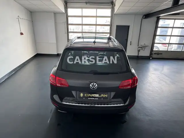 Volkswagen Touareg view 14