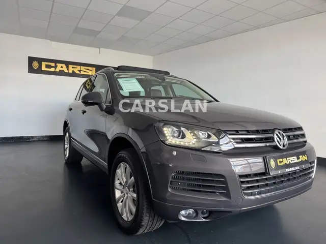 Volkswagen Touareg view 5