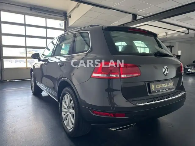 Volkswagen Touareg view 13