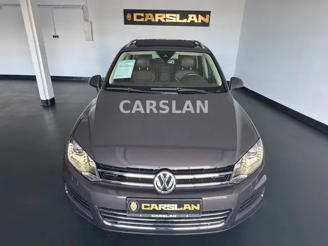 Volkswagen Touareg view 6