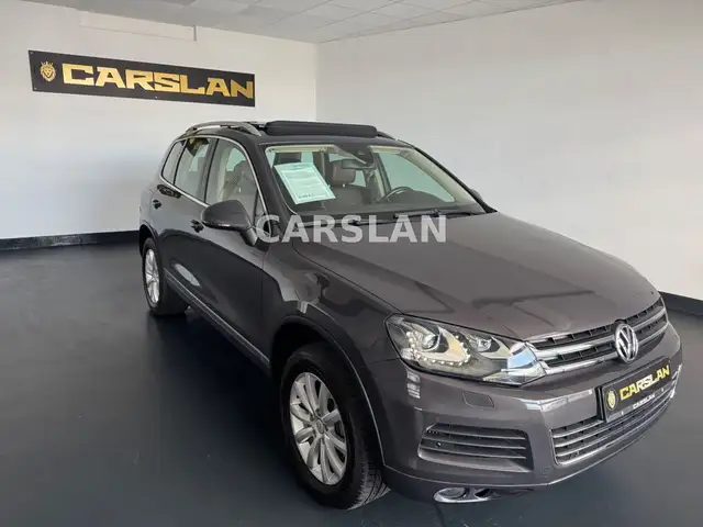 Volkswagen Touareg view 2