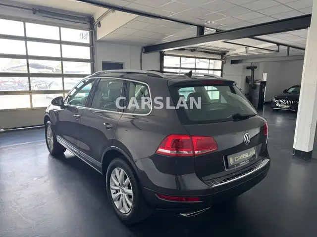 Volkswagen Touareg view 10