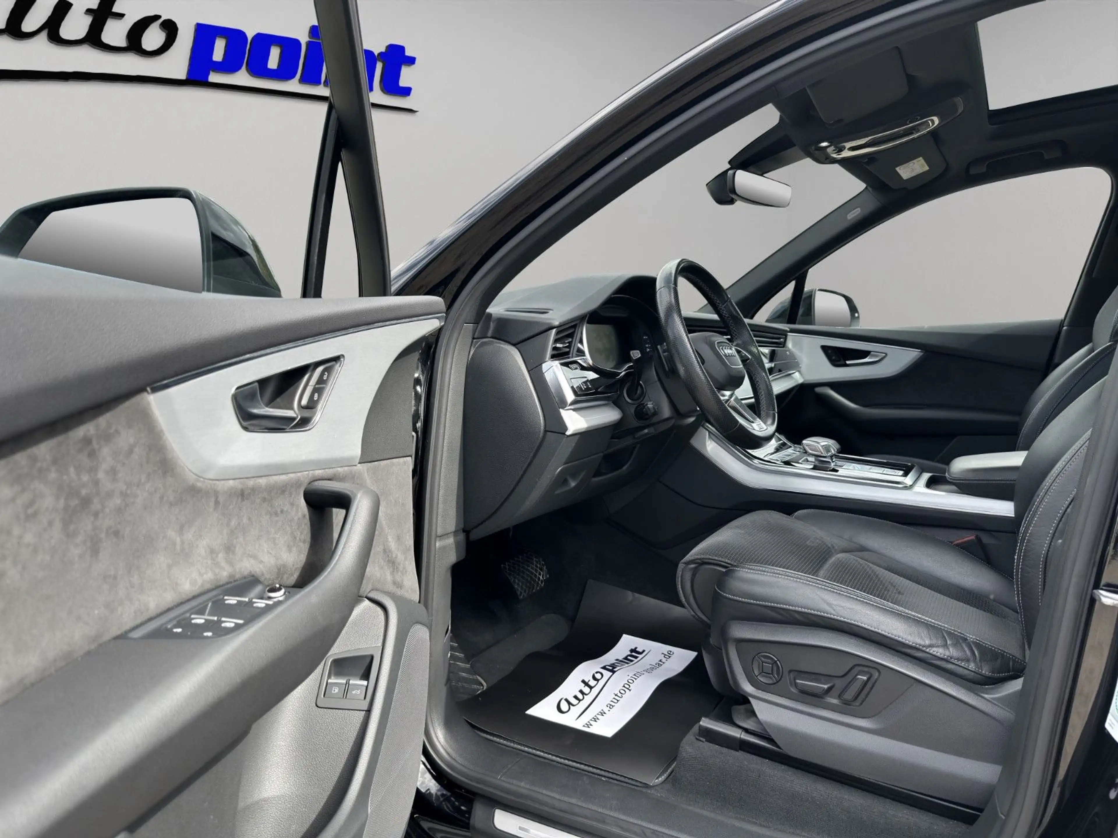 Audi Q7 60 TFSI S-LINE BLACK PANO LUFT — photo 12