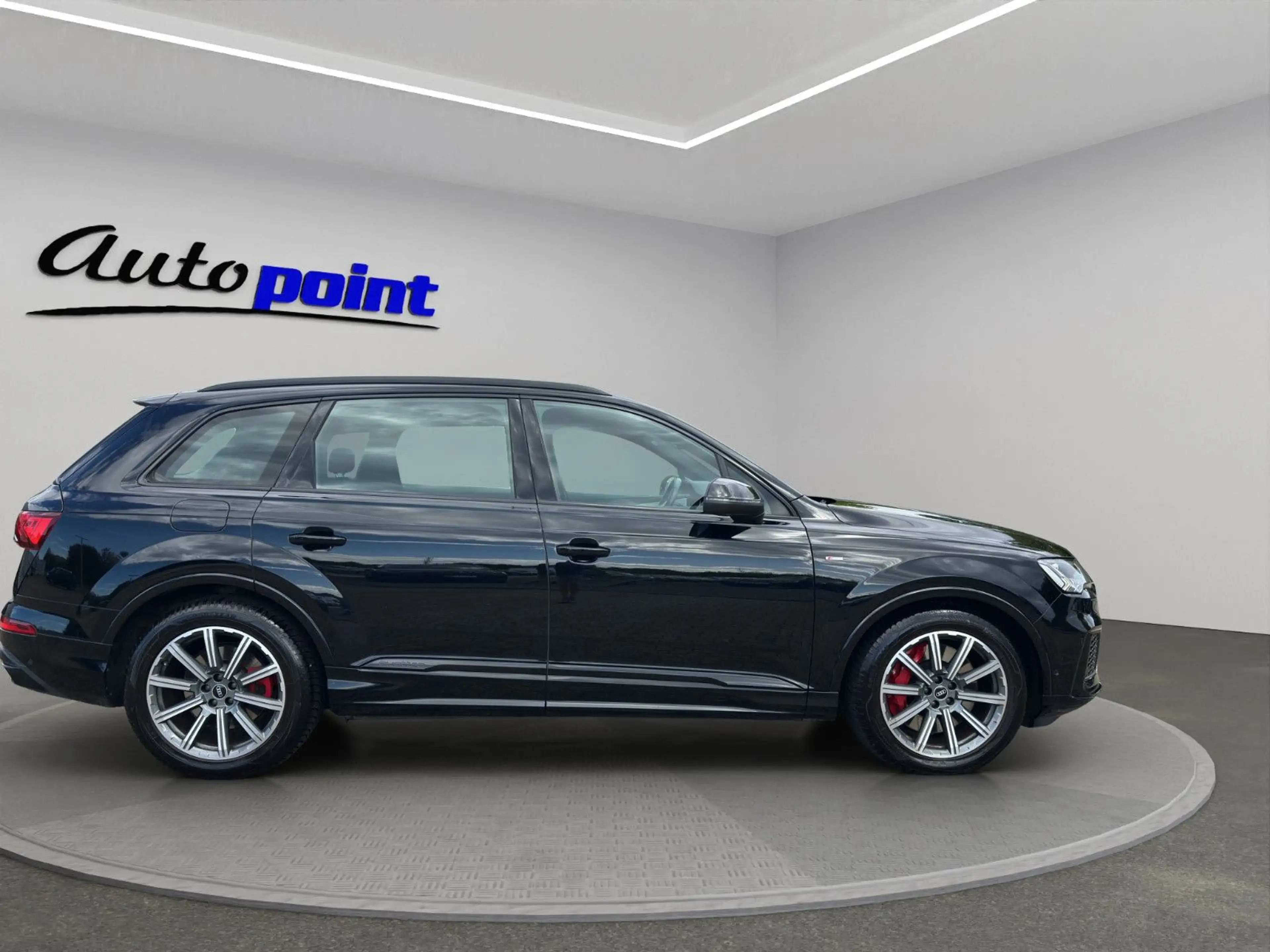 Audi Q7 60 TFSI S-LINE BLACK PANO LUFT — photo 4