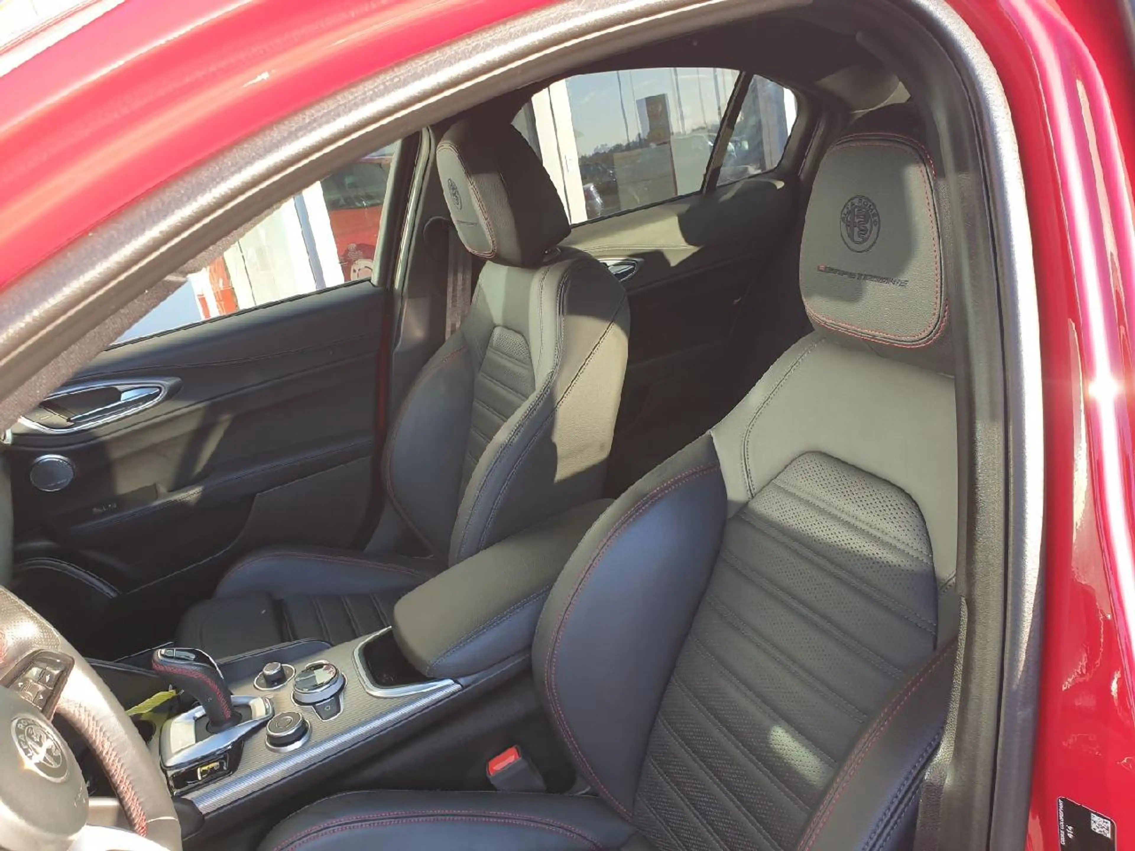 Alfa Romeo Giulia Competizione Q4 — photo 8