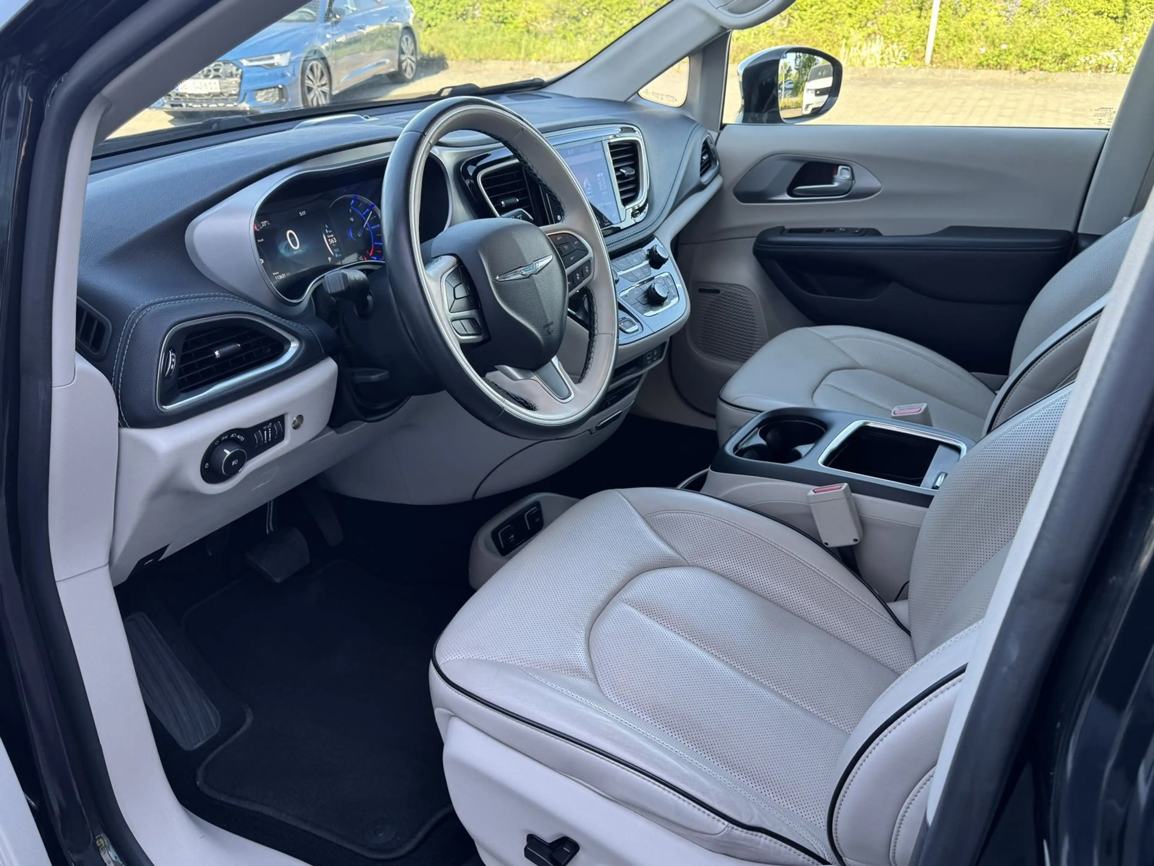 Chrysler Pacifica 3.6 V6 PHEV Limited 7-Sitze AHK Voll! — photo 9