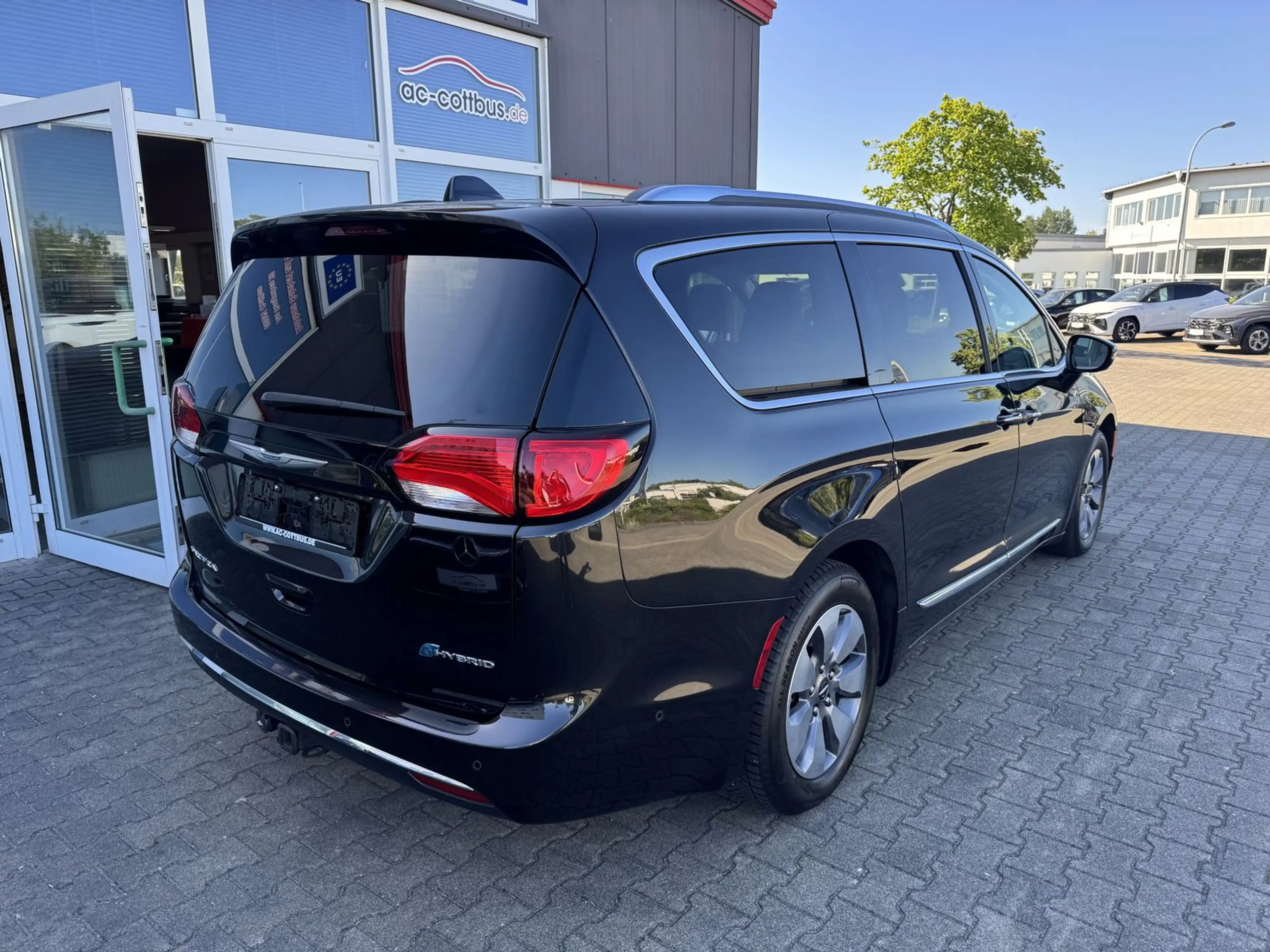 Chrysler Pacifica 3.6 V6 PHEV Limited 7-Sitze AHK Voll! — photo 3