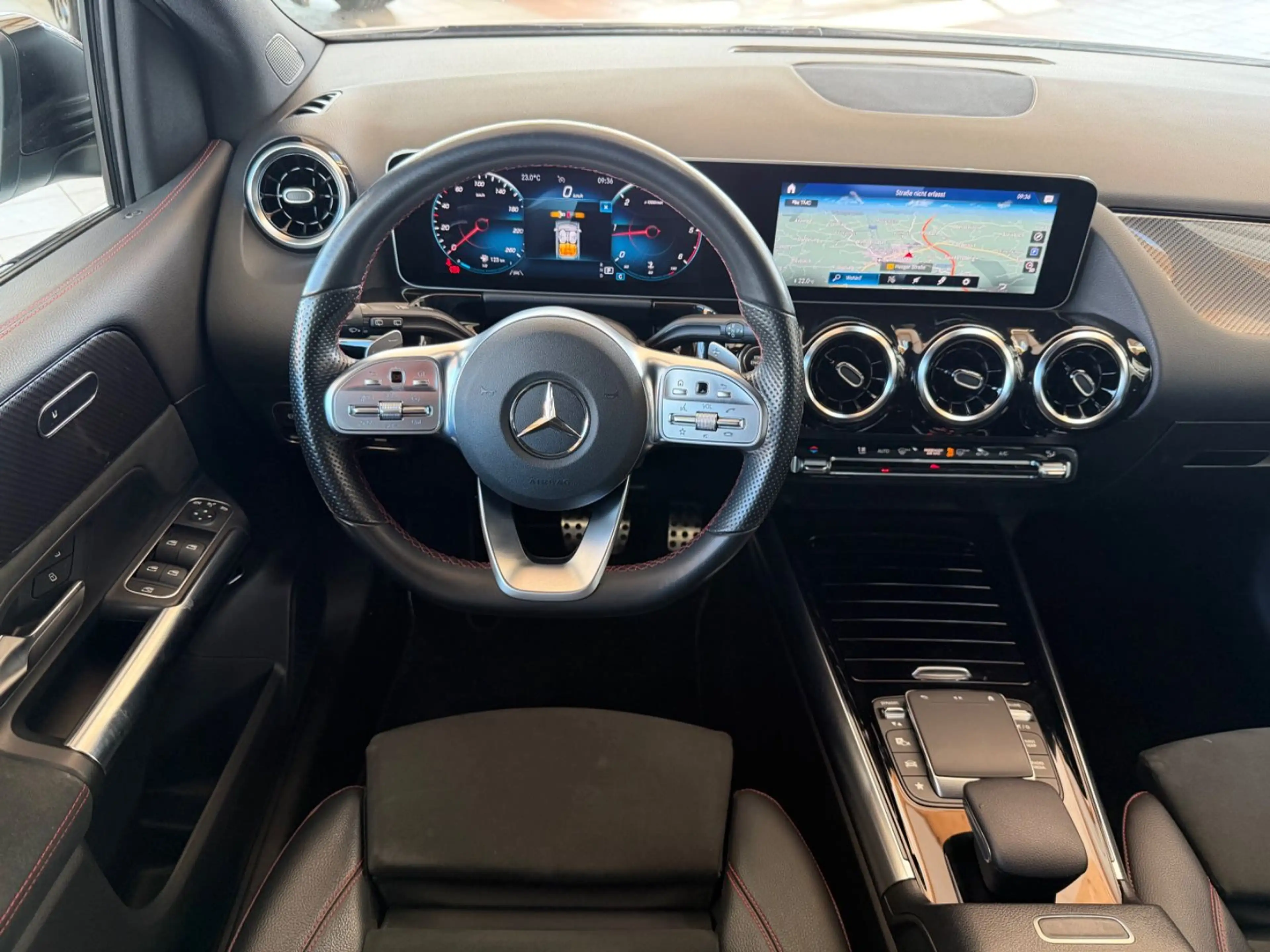 Mercedes-Benz B 220 d 4Matic AMG-Paket ACC LED Kamera — photo 11