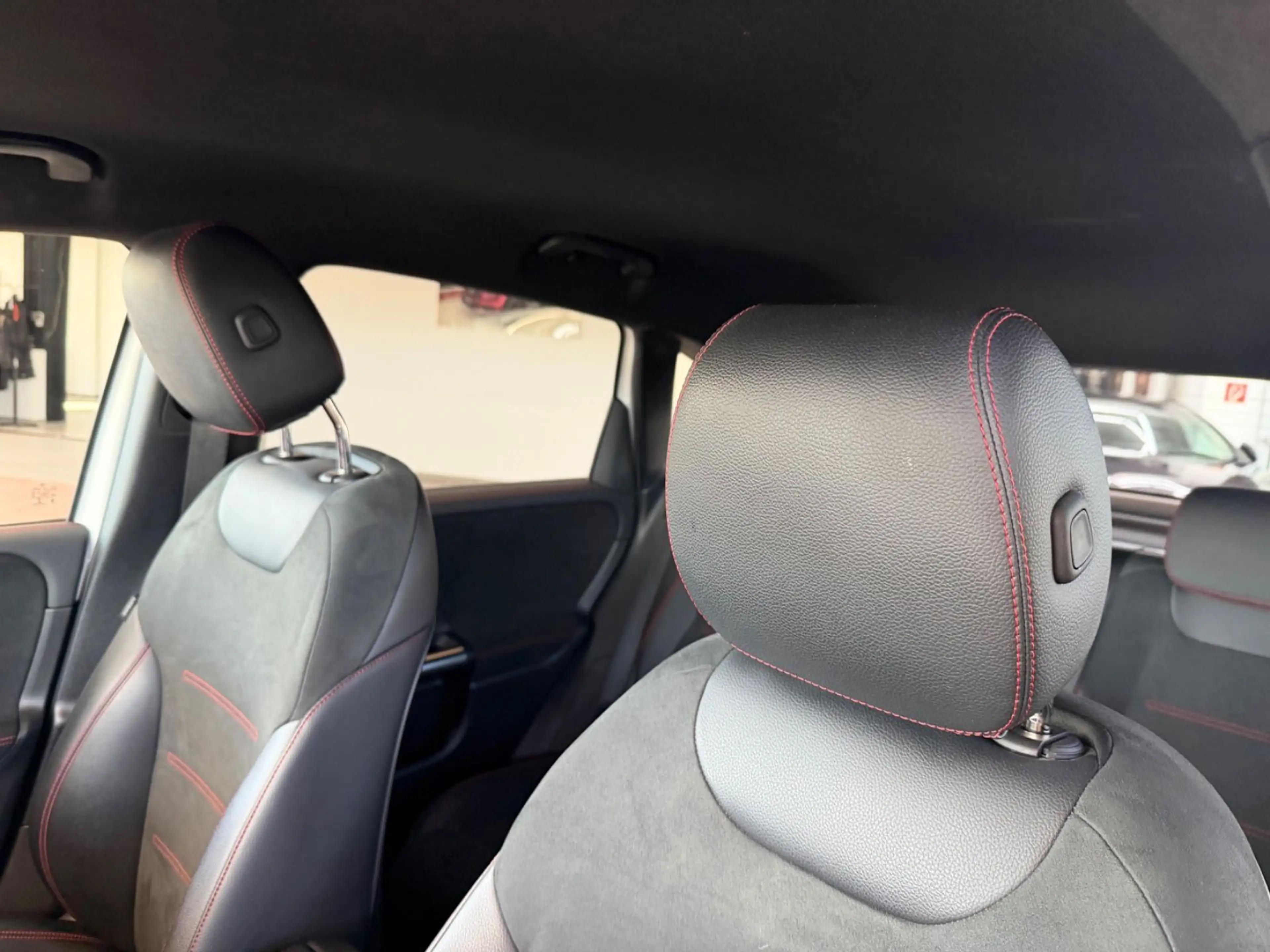 Mercedes-Benz B 220 d 4Matic AMG-Paket ACC LED Kamera — photo 15