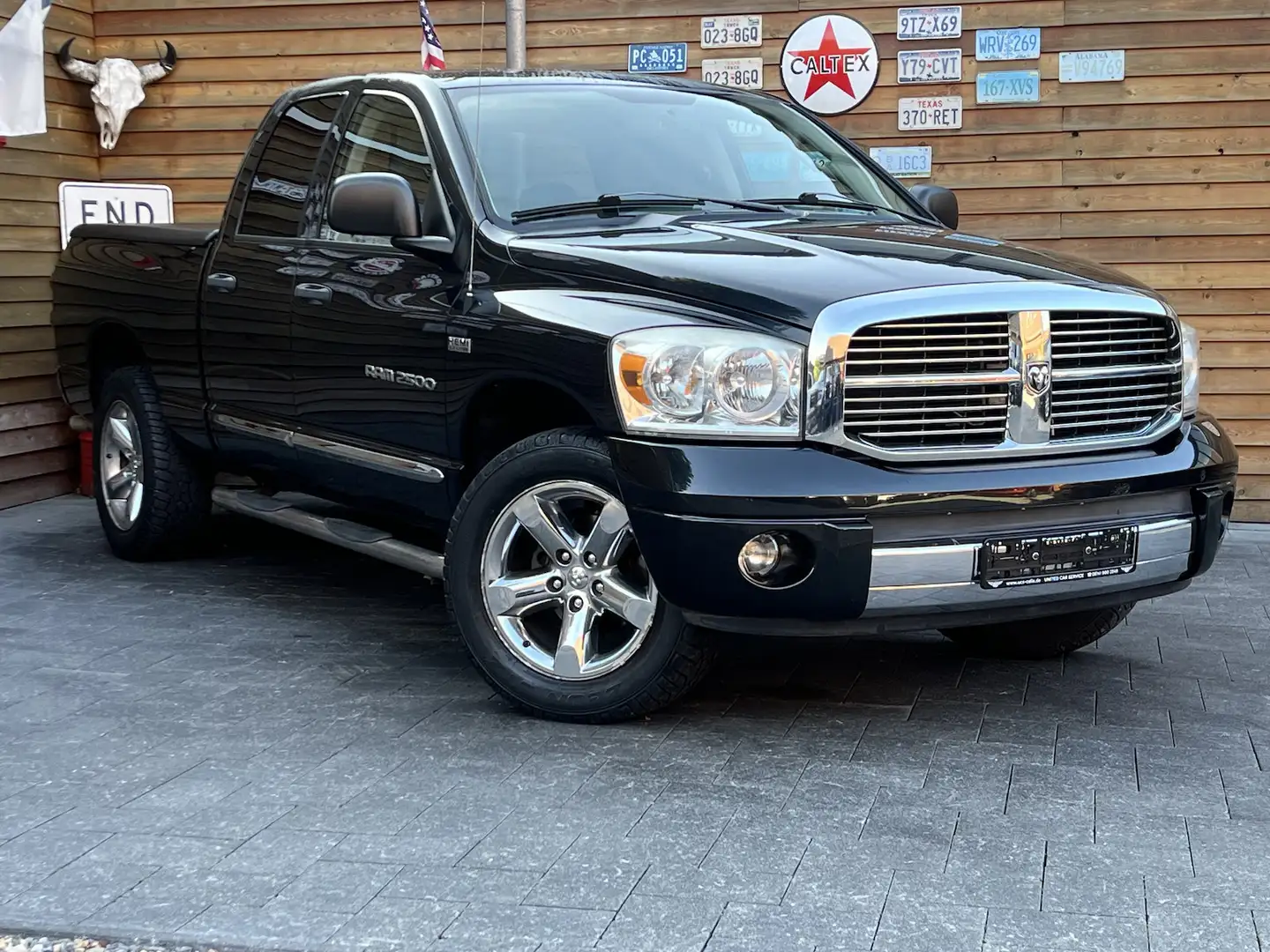 Dodge RAM 1500 5,7L Infinity Leder Hartop 4x4 AHK LPG Schwarz - 2