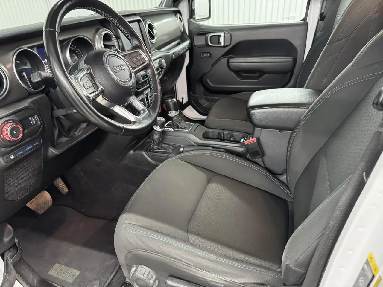 Jeep Wrangler снимка Jeep Wrangler
