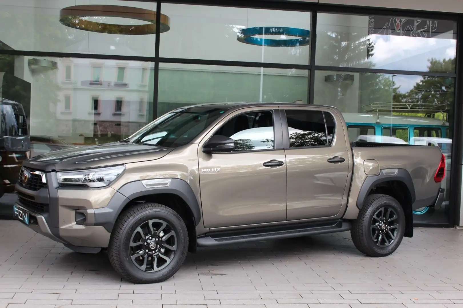Toyota Hilux Double Cab Invincible 4x4 Brown - 1