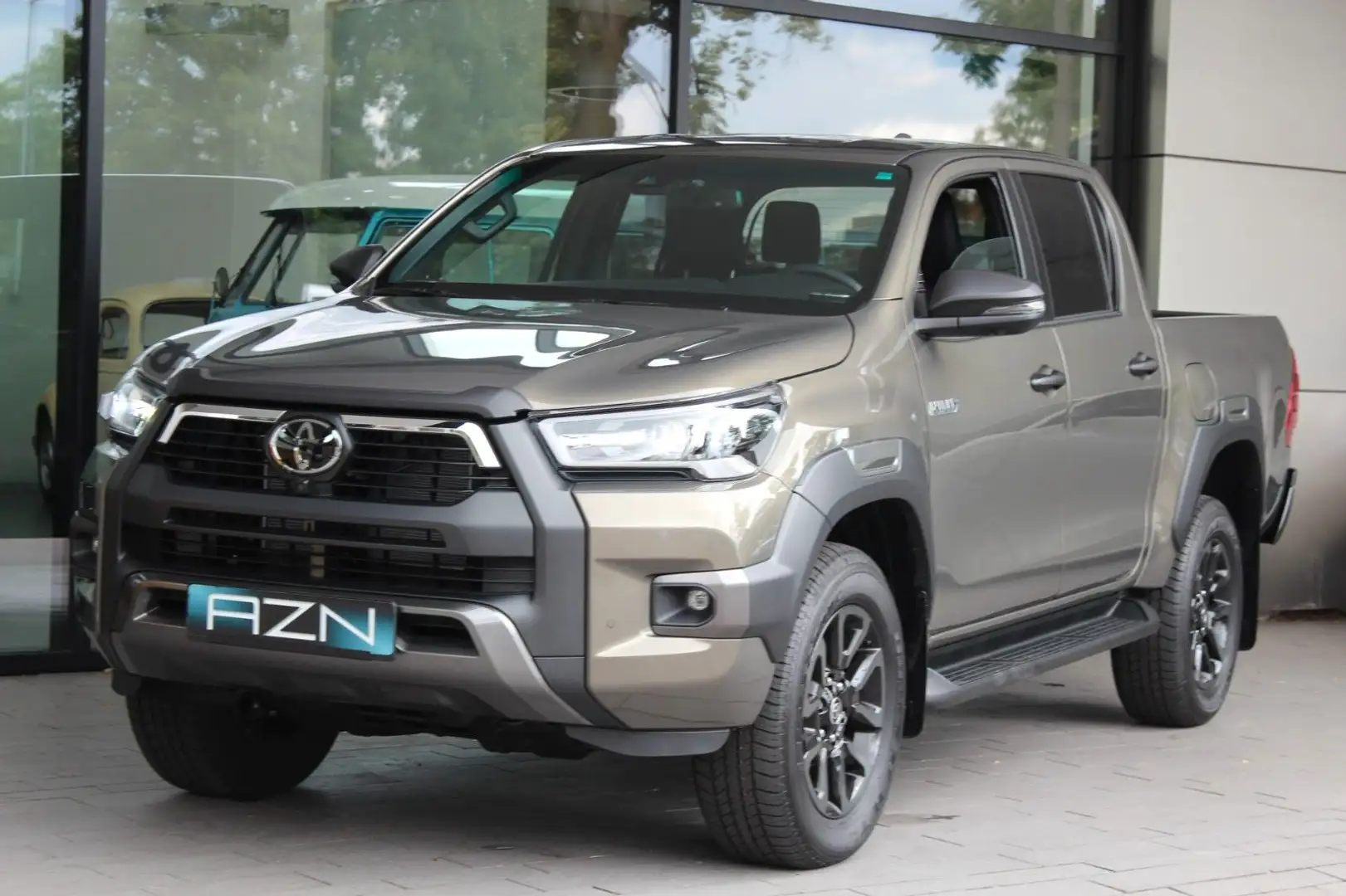 Toyota Hilux Double Cab Invincible 4x4 Brown - 2