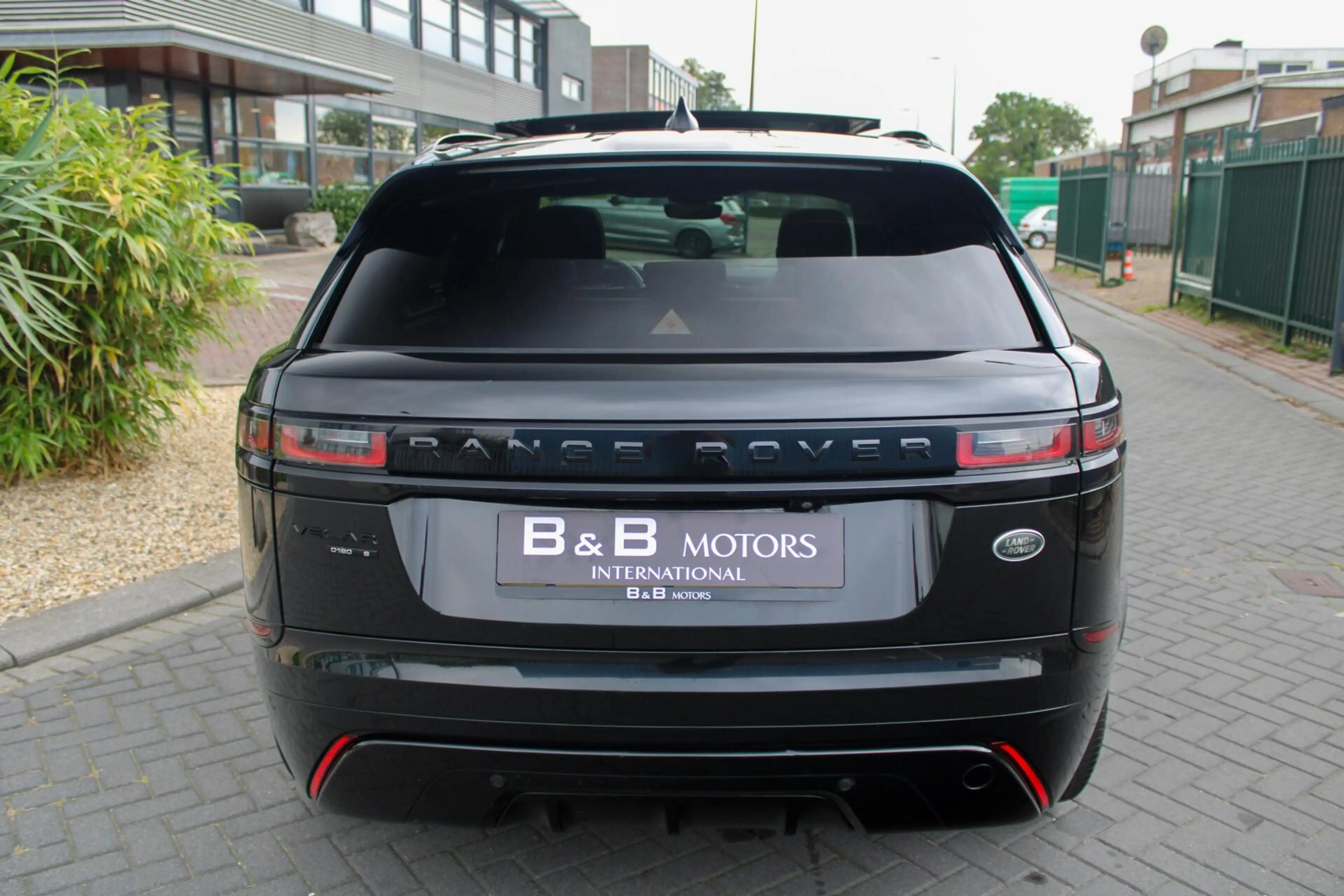 Land Rover Range Rover Velar 2.0 I4 AWD R-Dynamic S|GARANTIE — photo 4