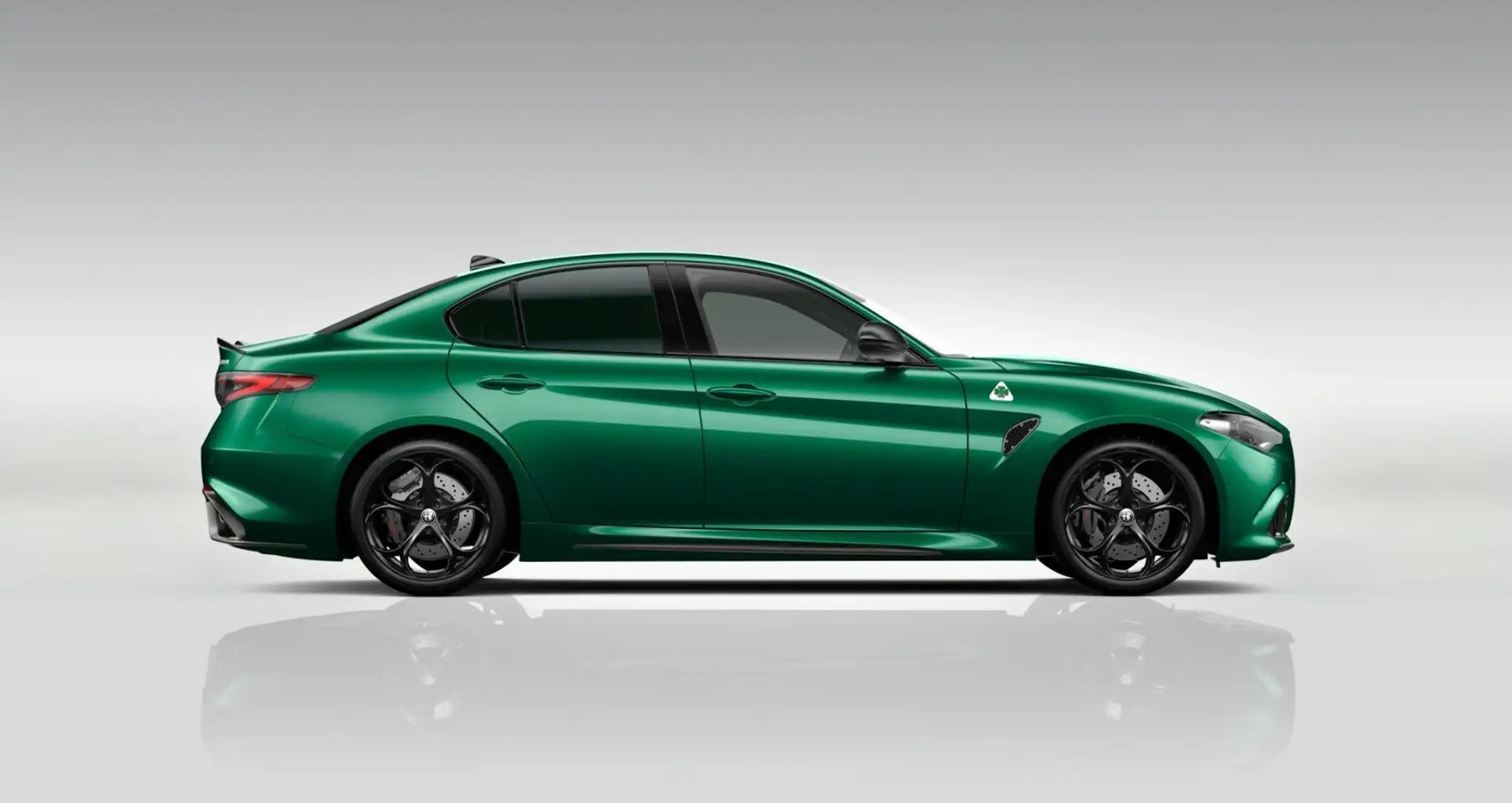 Alfa Romeo Giulia QV MY24 520PS AT8 Vert - 2