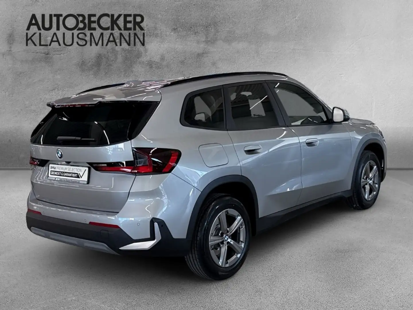 BMW X1 xDRIVE 23i AUTOMATIK LC PLUS NAVI LED AHK PARKEN P Stříbrná - 2