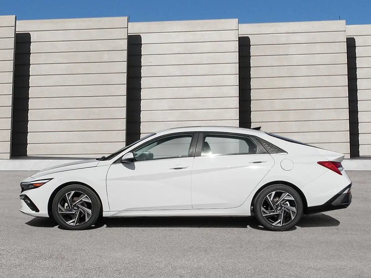 Hyundai ELANTRA снимка Hyundai ELANTRA