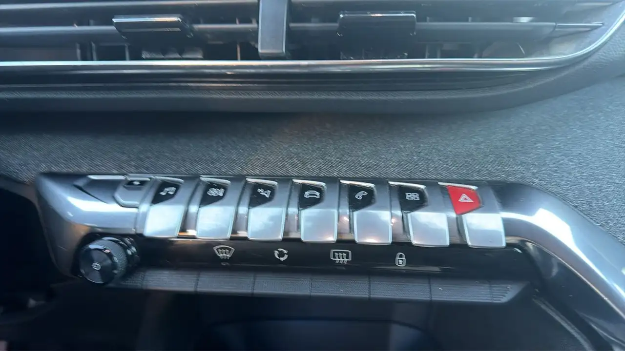 Peugeot 3008 3008 Plug-In Hybrid — photo 13