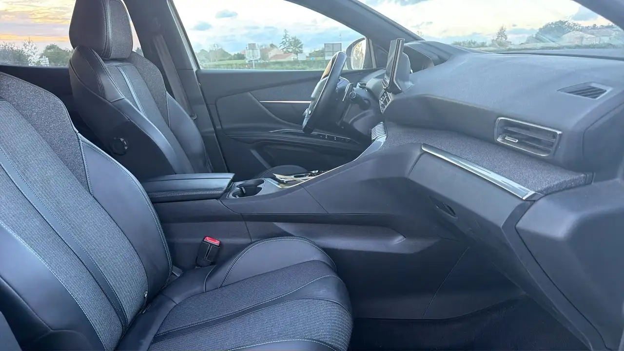 Peugeot 3008 3008 Plug-In Hybrid — photo 28