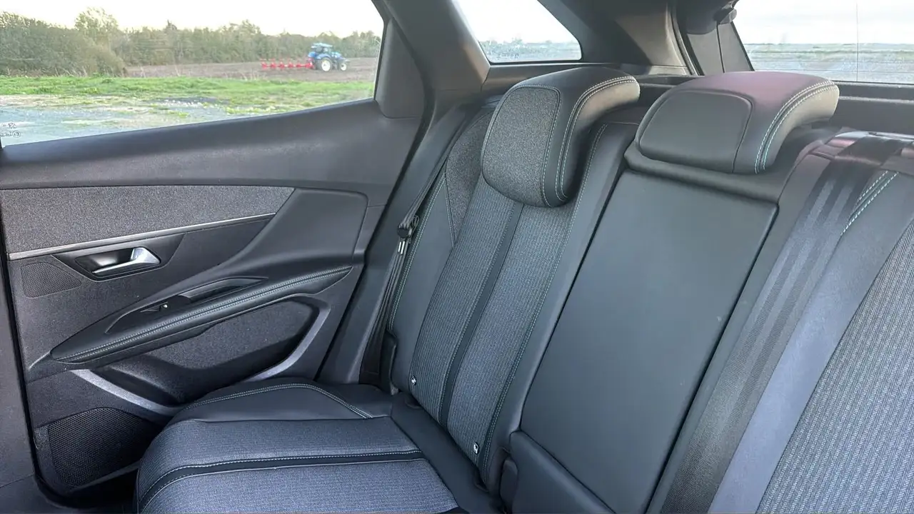 Peugeot 3008 3008 Plug-In Hybrid — photo 9
