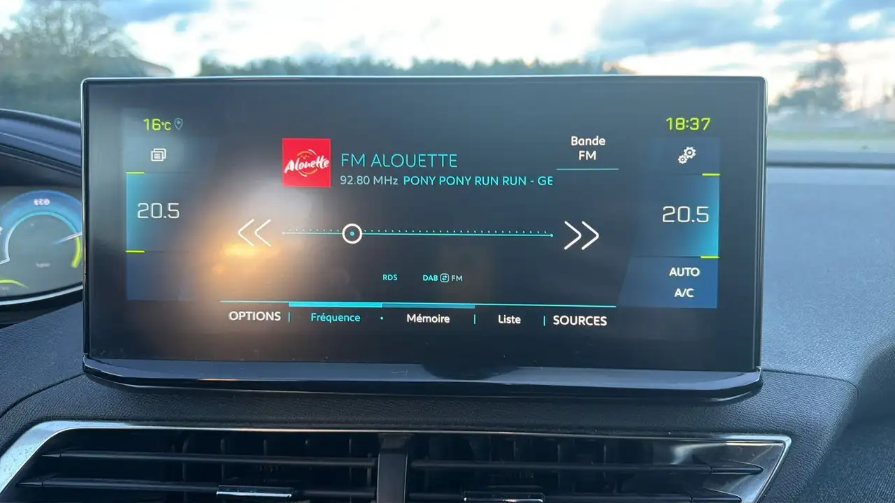 Peugeot 3008 3008 Plug-In Hybrid — photo 24