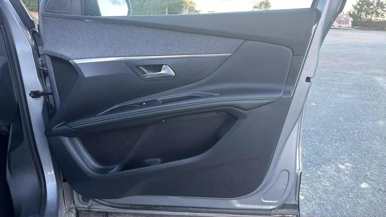 Peugeot 3008 3008 Plug-In Hybrid — photo 23