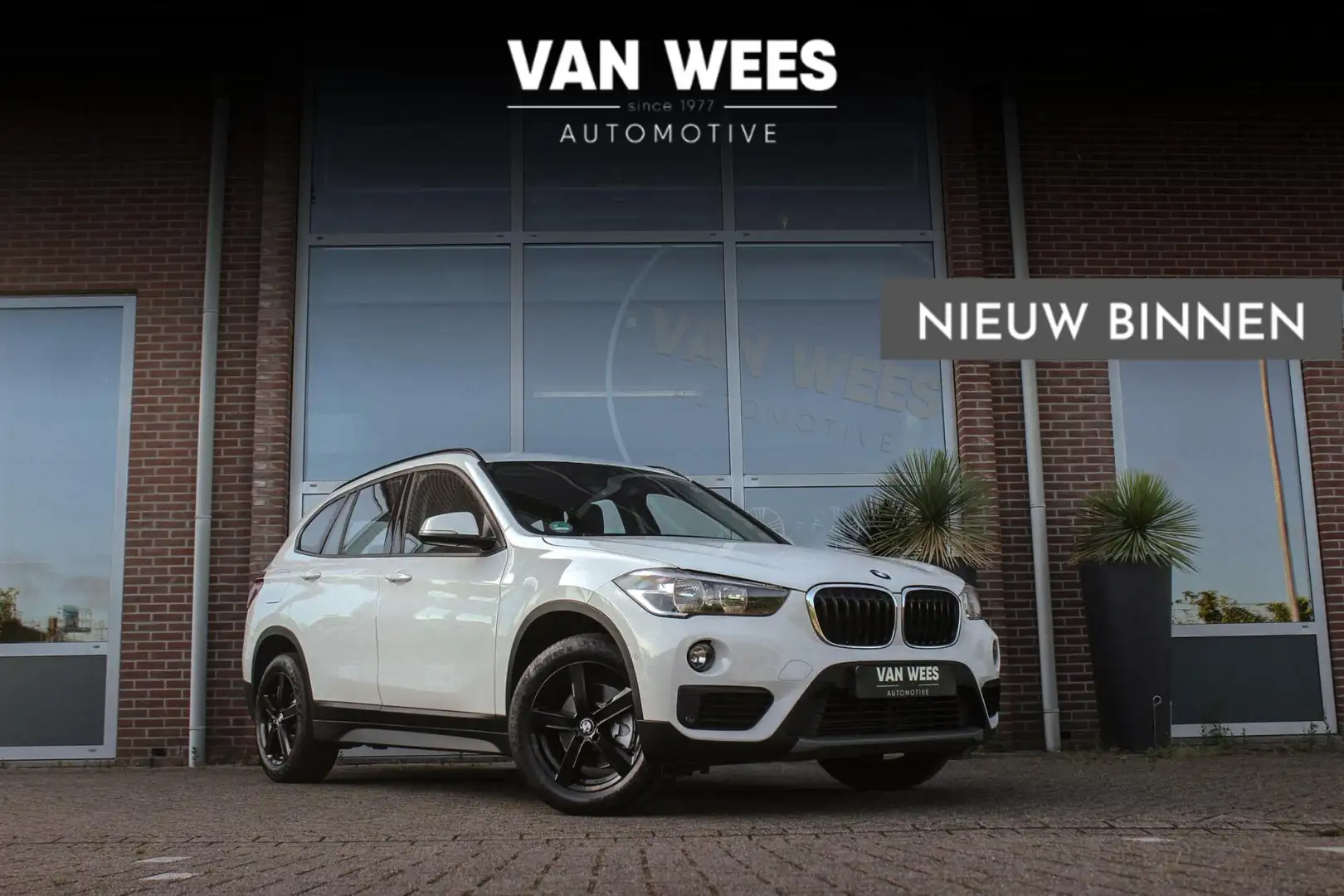 BMW X1 sDrive18i F48 Executive | 2e eigenaar | Trekhaak | Wit - 1