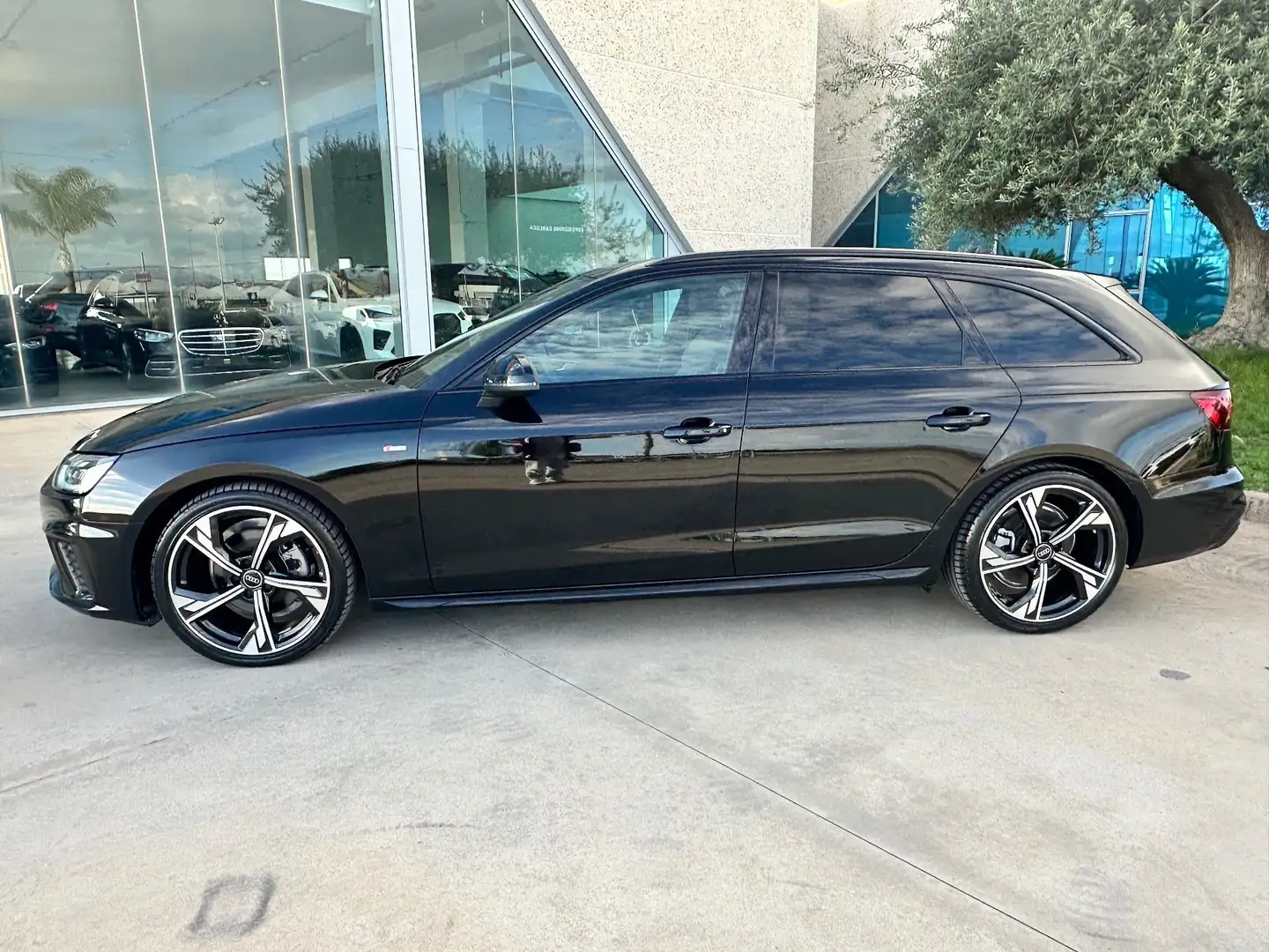 Audi A4 Avant 35 SLine possibilità noleggio no scoring Чорний - 2