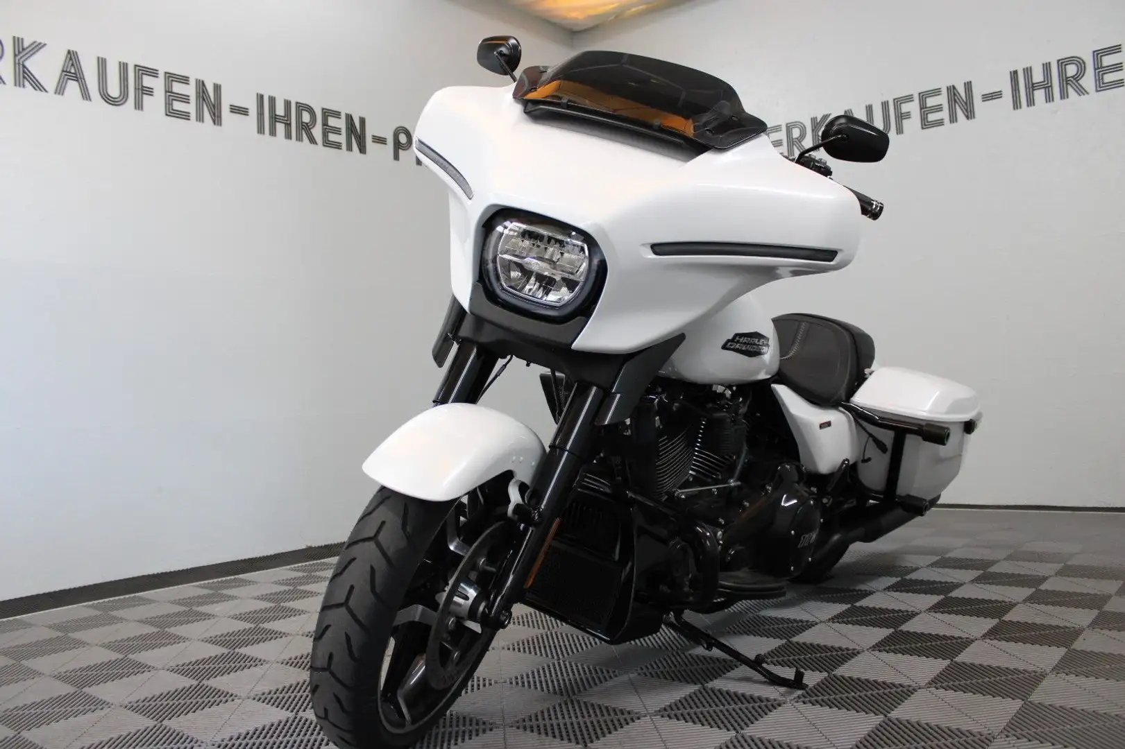 Harley-Davidson Street Glide 117 APE White Onyx Pearl 5HD Alb - 1