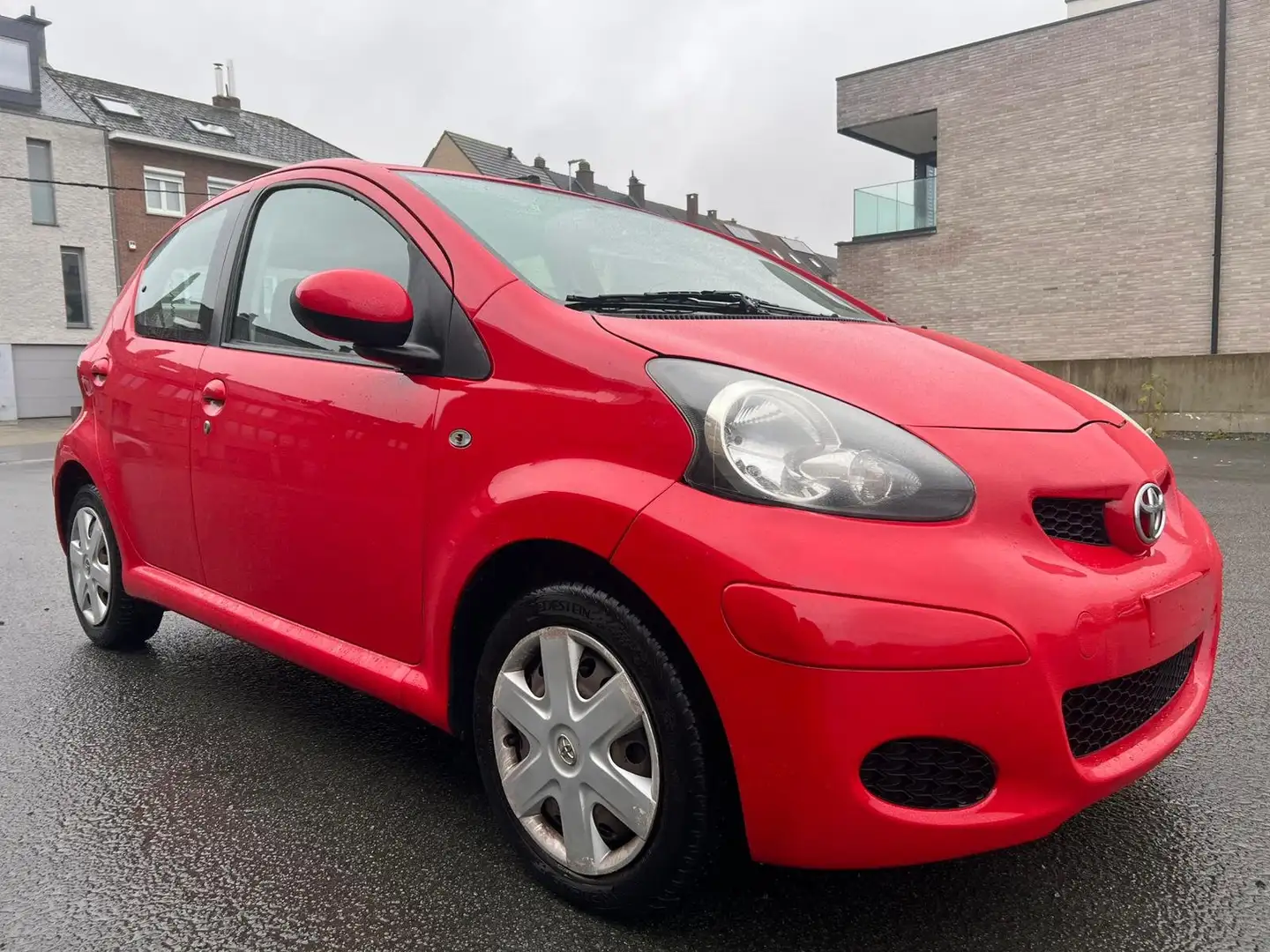 Toyota Aygo Aygo 1.0i VVT-i Car Dance MMT Rood - 2