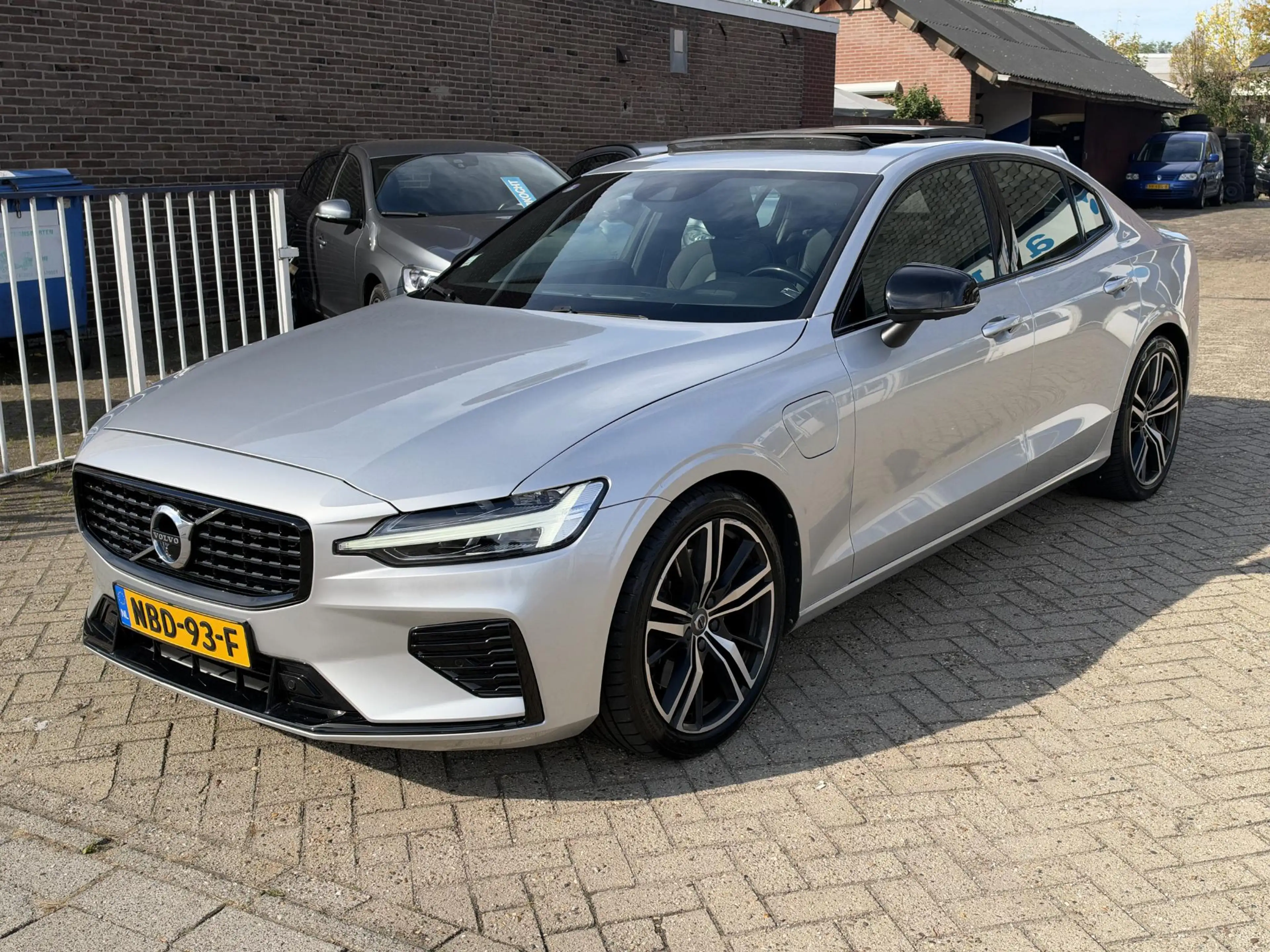 Volvo S60 2.0 T6 Recharge AWD — photo 2