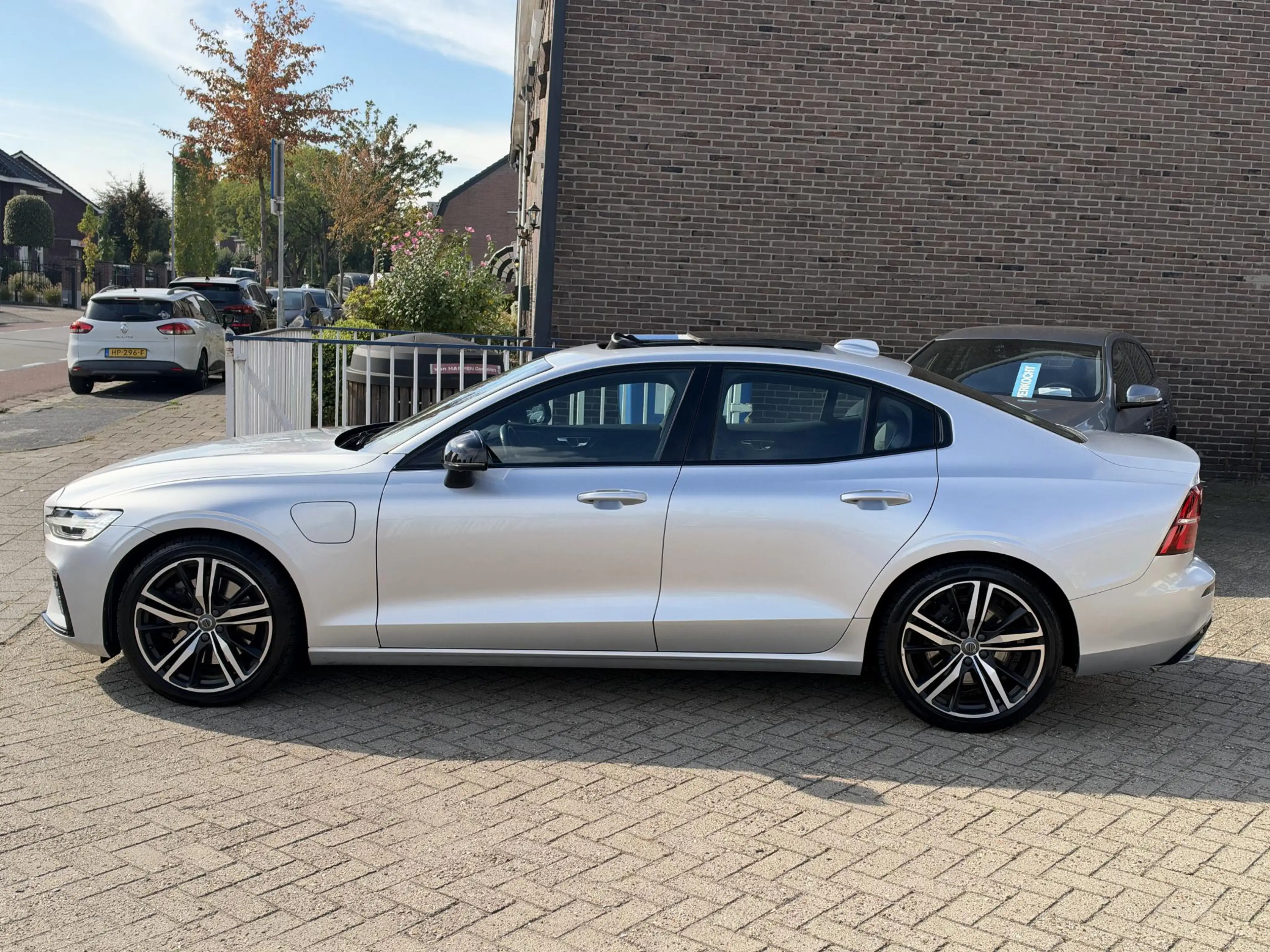 Volvo S60 2.0 T6 Recharge AWD — photo 3