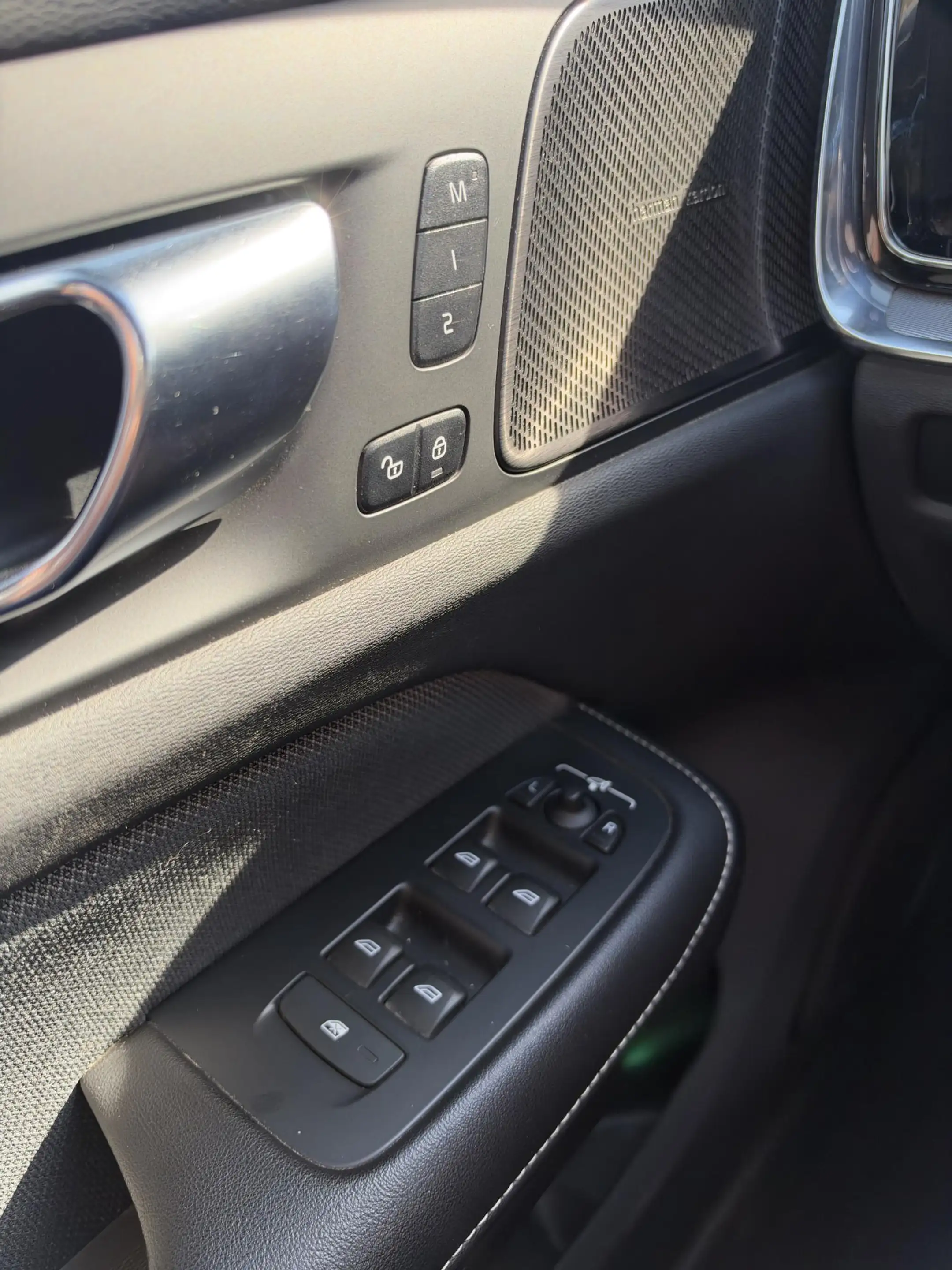 Volvo S60 2.0 T6 Recharge AWD — photo 18