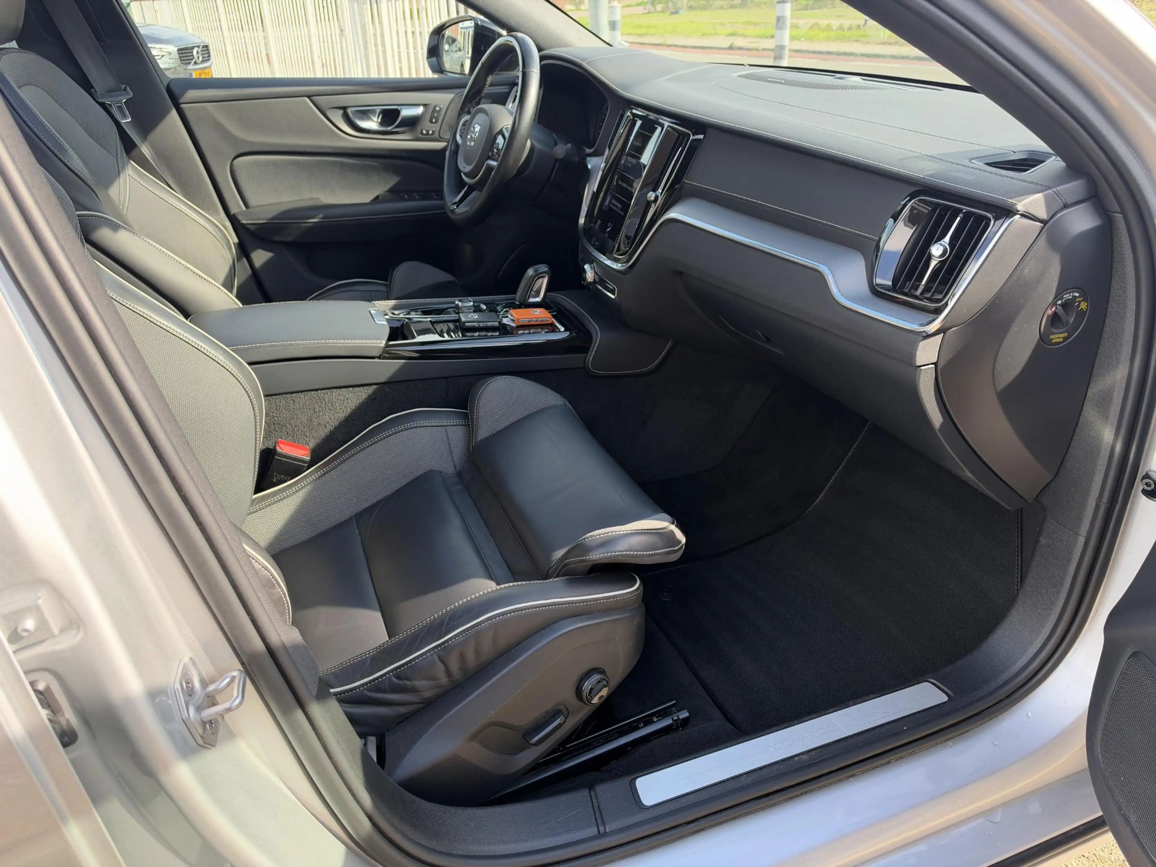 Volvo S60 2.0 T6 Recharge AWD — photo 8
