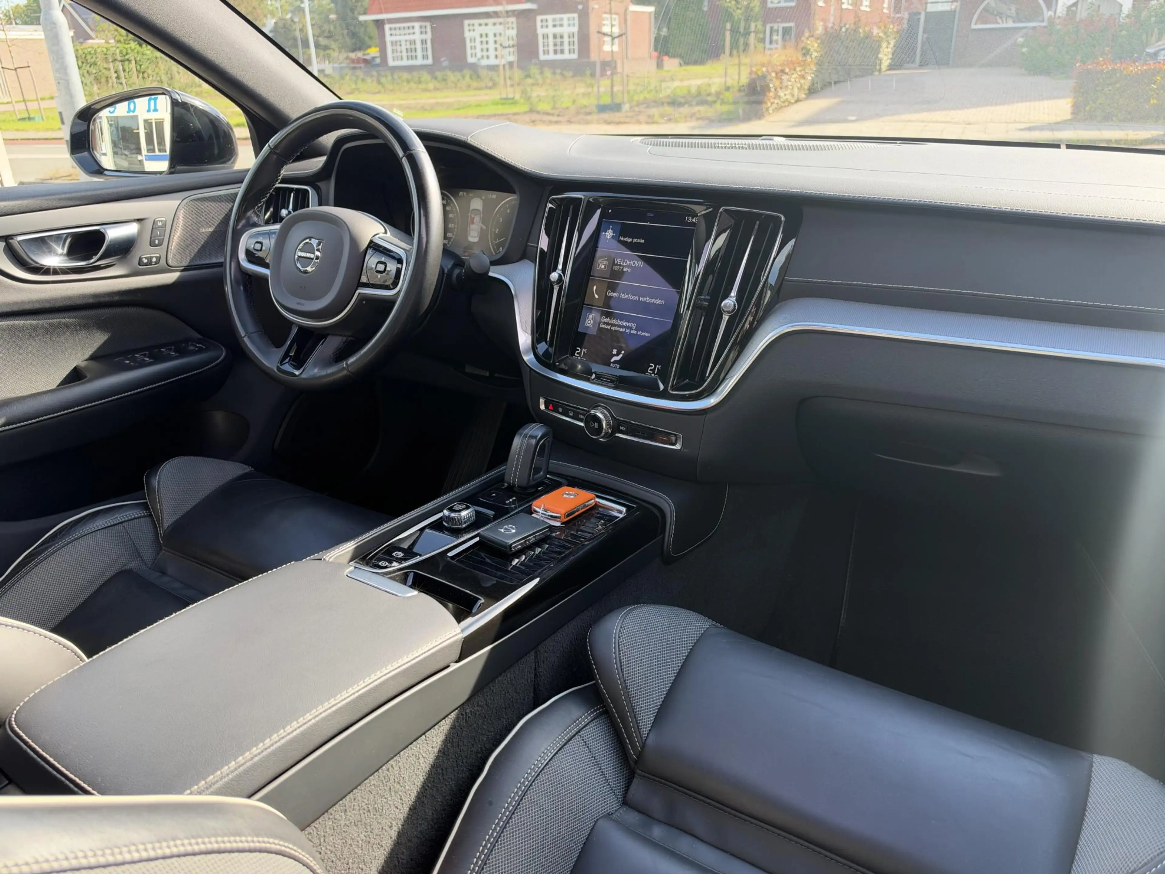 Volvo S60 2.0 T6 Recharge AWD — photo 10